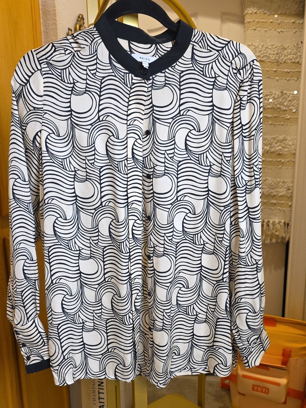 Reiss Cream and Black Wave-Print Lightweight Blouse Size 6 - Picture 3 of 12